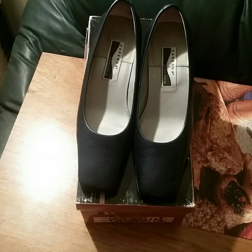 Navy blue heels